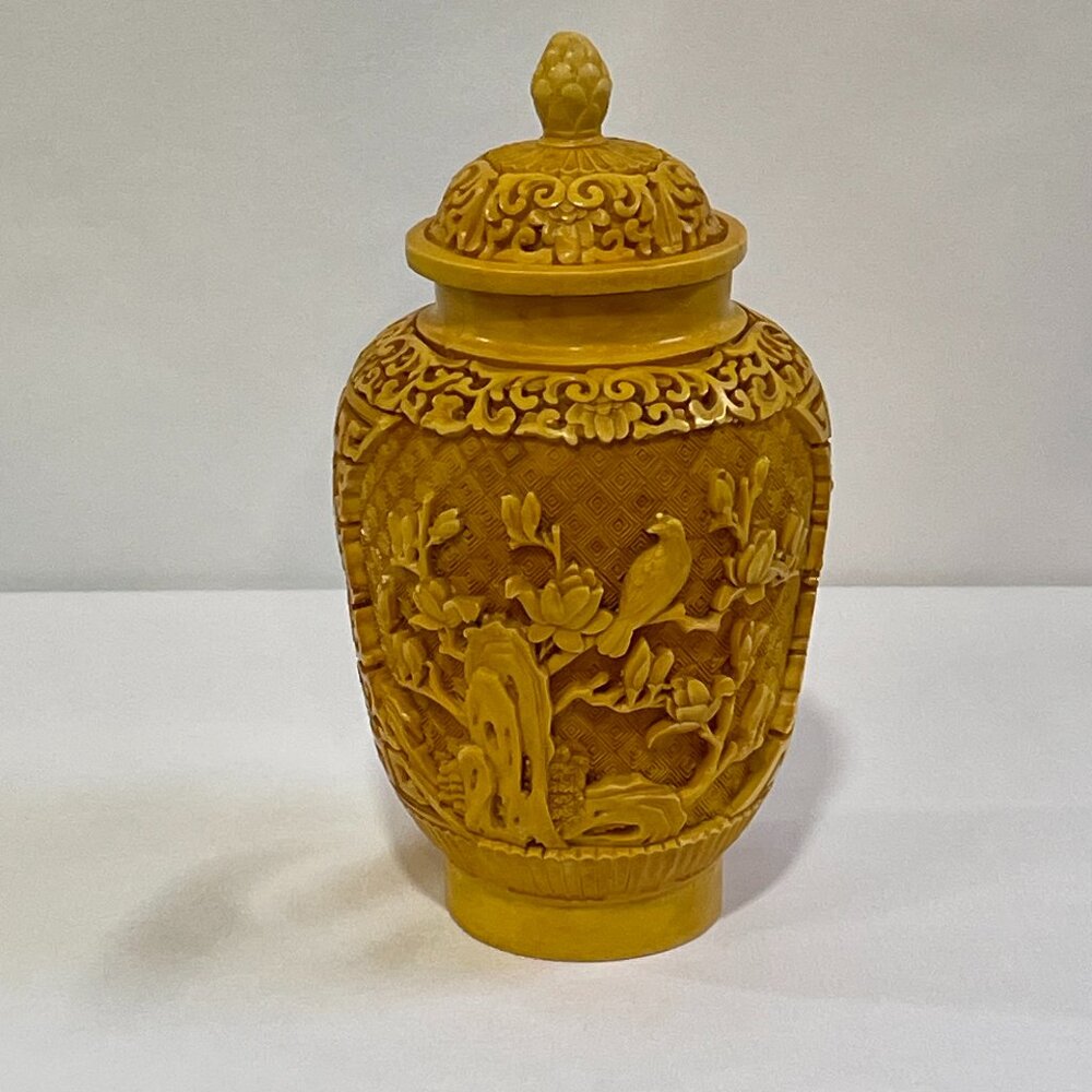 RARE VINTAGE GINGER JAR Chinese Carved Yellow Cinnabar-Style Lidded Jar